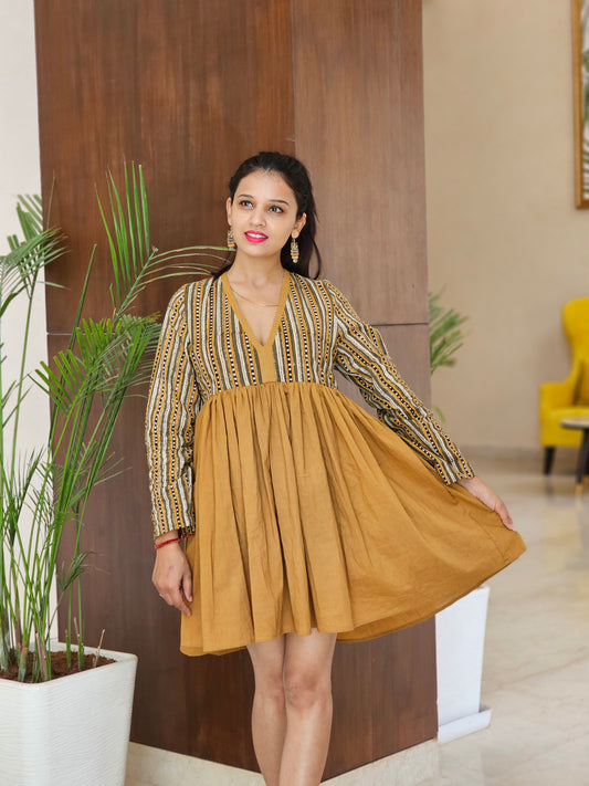 WOMEN HAND BLOCK MUSTARD PRINT SHORT DRESS